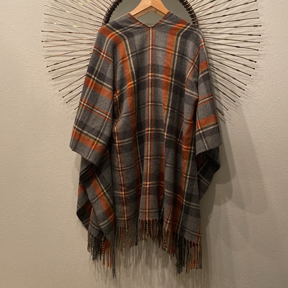 Gray and rust plaid wool wrap - Picture 3 of 5